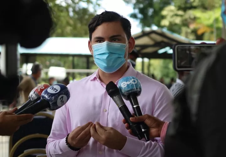 El diputado Juan Diego Vásquez aseguró que no tiene ningún síntoma. Foto: Cortesía @JDVasquezGut