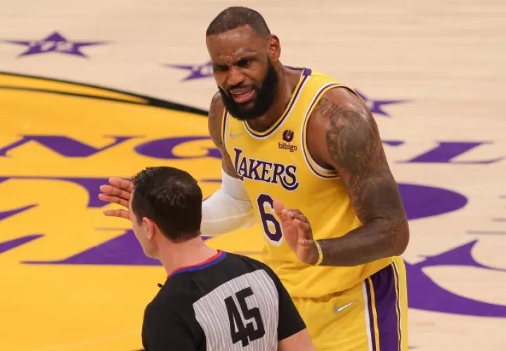 LeBron James de los Lakers. Foto:EFE