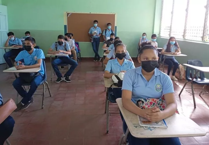 Estudiantes participan en el Programa de Recuperación Académica Estudiantil en los colegios José Daniel Crespo de Chitré y Rafael Quintero Villarreal de Ocú, en Herrera. Foto: Cortesía Meduca