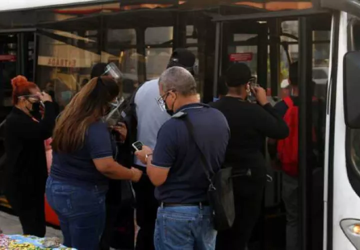 La flota de buses que será renovada ya tiene 12 años de estar circulando en las calles, según la empresa Mi Bus. Víctor Arosemena