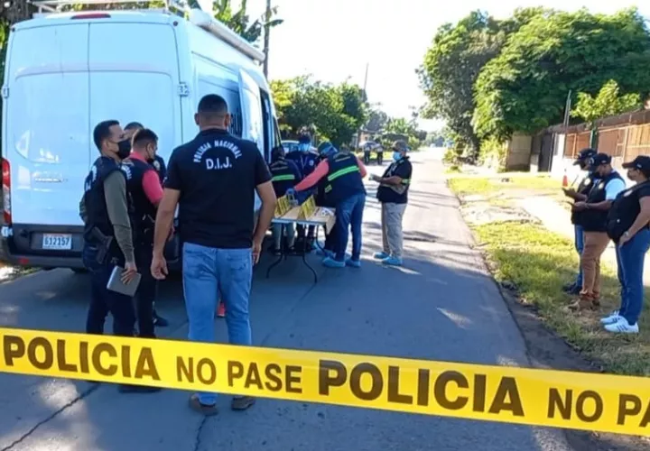 La Policía Nacional acordonó el lugar, donde llegaron funcionarios del Ministerio Público. Foto: José Vásquez