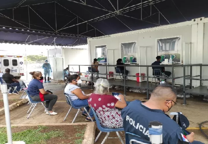 Debido al aumento de casos de covid-19 en Panamá Oeste, además del proceso de inmunización el personal de salud  está muy fatigado. Foto. Eric Montenegro