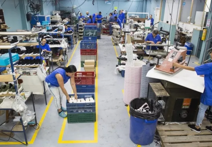 En el 2002 el producto interno bruto (PIB) se distribuía en la pago a los factores el 36% para los trabajadores y el 36% para el capital. Ilustrativa