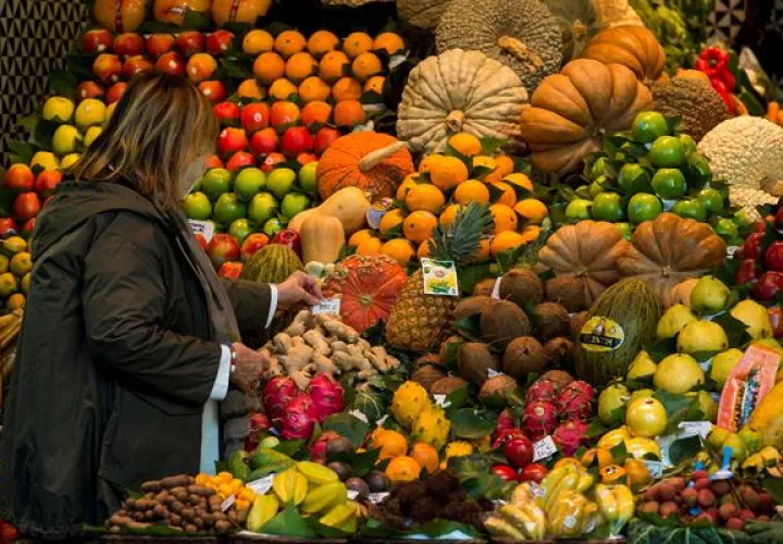 Imagen de archivo de una frutería. EFE