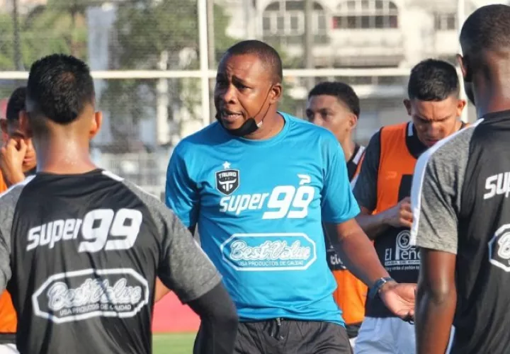 Rolando "Ñato" Palma en los entrenamientos de Tauro. Foto:@Taurofc