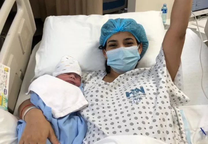 Sara Bello y el pequeño Kaiser Matías. Foto: Instagram