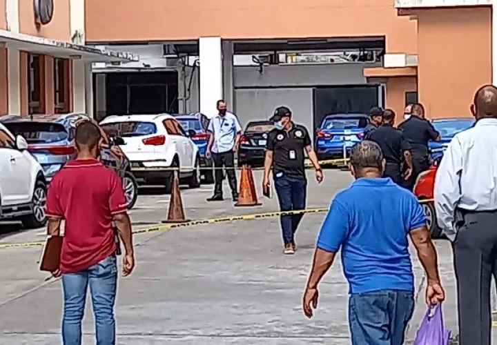 Este presunto suicidio se registró a eso del mediodía de hoy martes. Foto: Víctor Arosemena