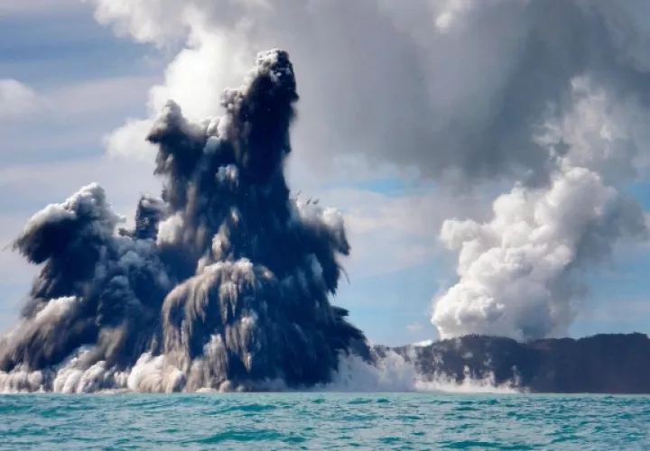 Las costas chilenas fueron azotadas en la tarde de este sábado por un tsunami. Foto:EFE