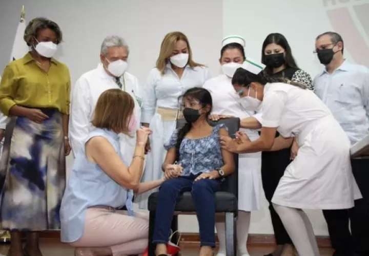 La madrugada de este miércoles llegó a Panamá un cargamento de 60 mil dosis pediátricas contra la covid-19. Foto: Cortesía Minsa