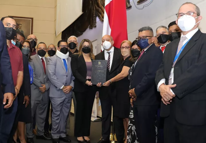 La ministra de Trabajo, Doris Zapata, estuvo presente en la aprobación del proyecto. Foto: Cortesía Asamblea Nacional