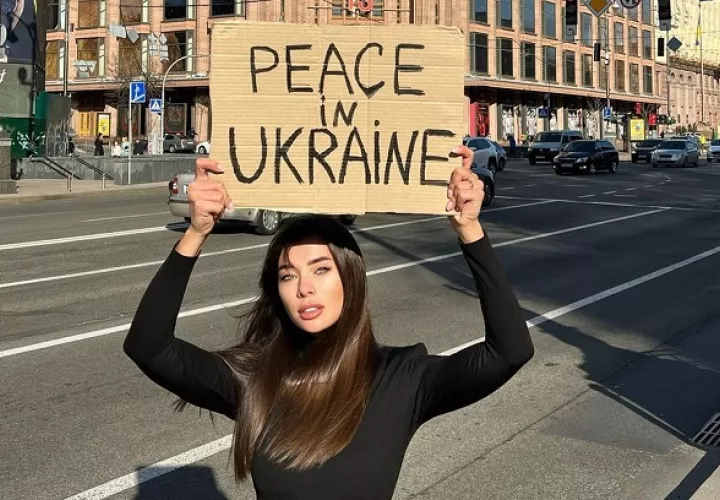 Anna Nepliaj, Miss Ucrania 2021, pide paz. Foto: Instagram
