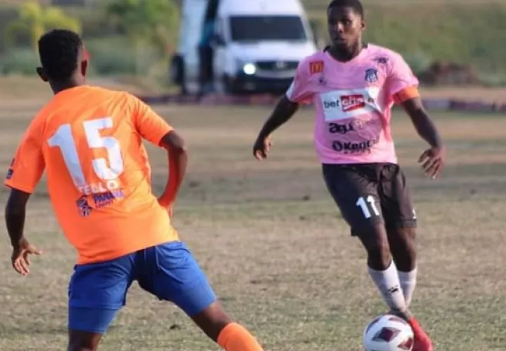 A juicio de Cooper, la cancha no está para jugar partidos de LPF. Foto: Árabe Unido