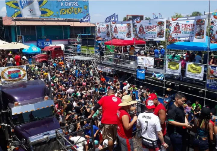 Diversos pueblos en el interior tienen a los carnavales como una de sus principales actividades económicas. Foto: Archivo