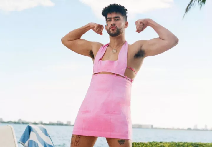 Bad Bunny usando una de la prendas de la colección de Jacquemus. Foto: Instagram / @jacquemus