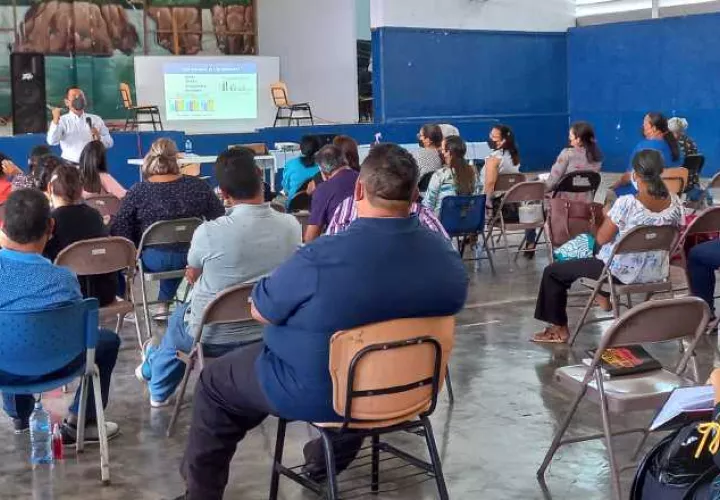 Docentes del C. E. B. Pedro Arrocha Graell se capacitan en bioseguridad y estrategias educativas. Foto:Cortesía