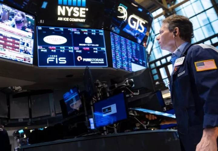 Wall Street remontó unas pérdidas iniciales atribuidas a la preocupación por la ofensiva rusa en Ucrania. Foto: EFE