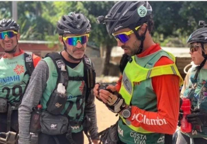 Los equipos están integrados por hombres y mujeres y sólo pueden guiarse por mapas y usando una brújula. Cortesía/ARPANAMÁ