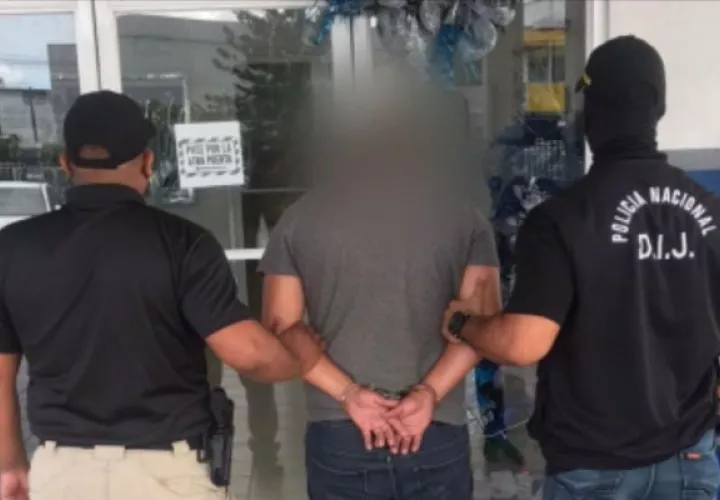 Concluida la audiencia se ordenó el traslado de este ciudadano a un centro penal de la provincia de Chiriquí, por el término que duren las investigaciones. Foto. Mayra Madrid