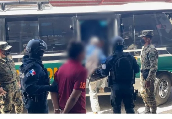 Los cinco implicados en el tráfico de migrantes fueron capturados durante la "Operación Fénix" . Foto. José Vásquez
