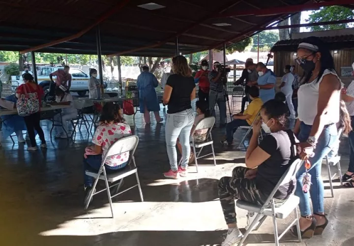 En este momento hay 4,770 casos activos, de los cuales 93 personas están en centros hospitalarios y 22 en el hotel hospital. Foto. José Vásquez