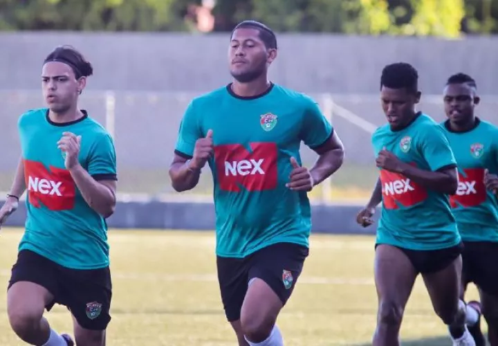 Jugadores del Atlético Chiriquí en los entrenamientos en e estadio San Cristóbal. Foto:@atlchiriqui