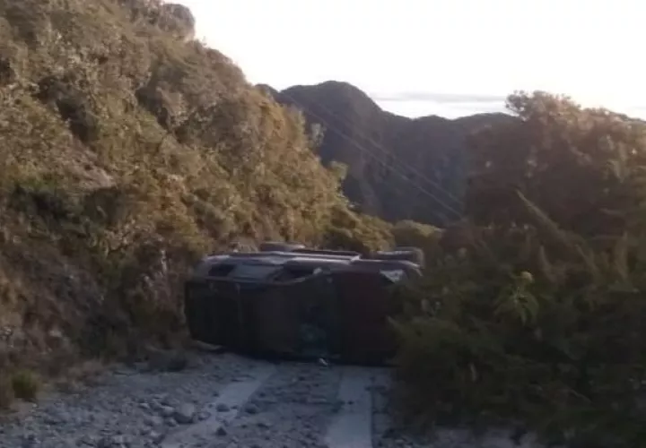 El accidente fue atendido en primera instancia, en el sitio, por la unidad de la Policía Nacional quien coordinó con la Dirección Regional del Ministerio de Ambiente. Foto. Mayra Madrid