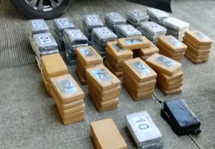La droga se encontraba en el doble fondo de un auto color blanco. Foto. Diomedes Sánchez