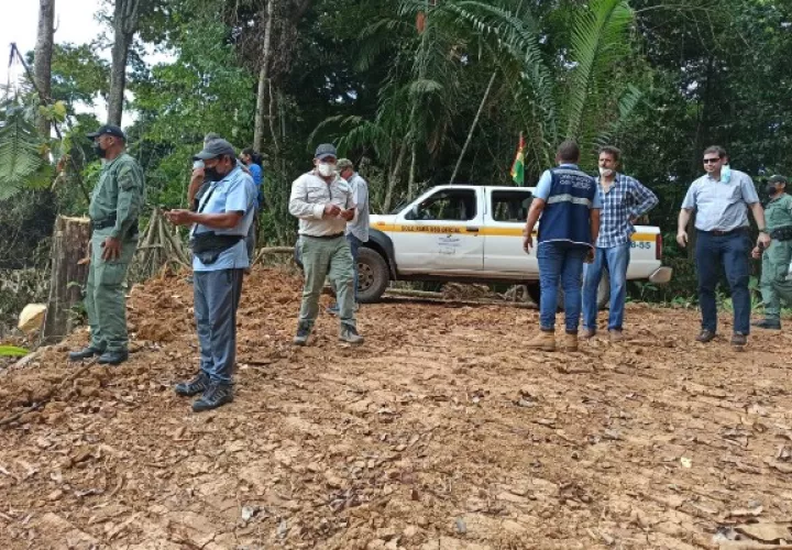 Los técnicos indicaron que, al llegar al lugar, observaron que hubo tala ilegal de árboles con maquinaria pesada, afectando tres cauces del río Cocuye. Foto. Cortesía MiAMbiente