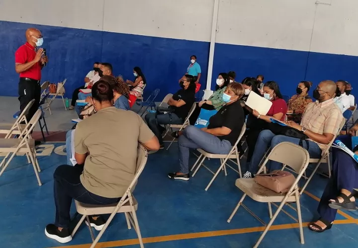 Se instruye a los docentes el fomento de las medidas de higiene en el ambiente escolar. Foto: Diomedes Sánchez 