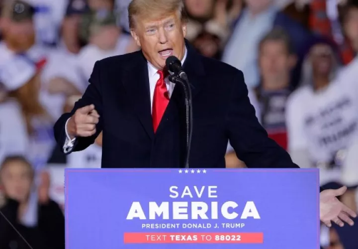 Donald Trump pudo violar la Ley de Registros Presidenciales. Foto: EFE