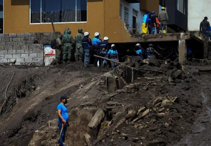 Aluvión dejó en Ecuador una 26 personas fallecidas, 53 heridas y 10 desaparecidas. Foto: EFE
