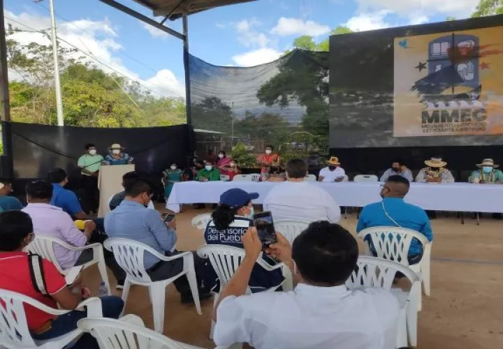 Son 16 los candidatos a cacique general, entre ellos Silvia Carrera que aspira a reelegirse por seis años más. Foto: Grupo Epasa