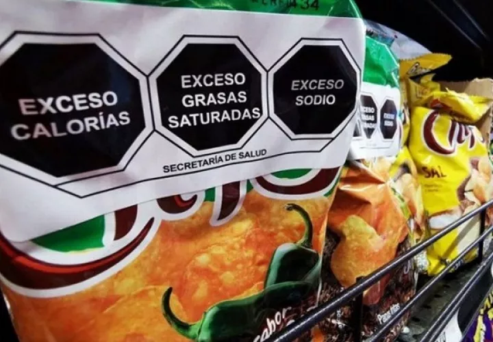Las etiquetas se colocarían en la parte más visible del producto. Foto: Cortesía
