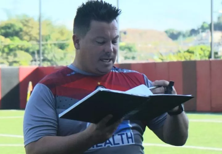 Felipe Borowsky, tpecnico de Sporting. Foto: Twitter