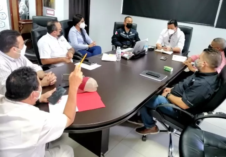 Se mantiene una regulación en los horarios de operación de los comercios, que será hasta las 12 media noche de domingo a jueves, y hasta las dos de la madrugada los viernes y sábados. Foto. Thays Domínguez