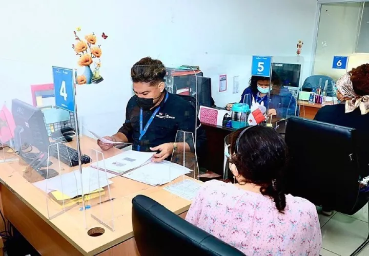 Los calendarios están divididos según la provincia o comarca a la que pertenece el estudiante. Foto: Cortesía Ifarhu