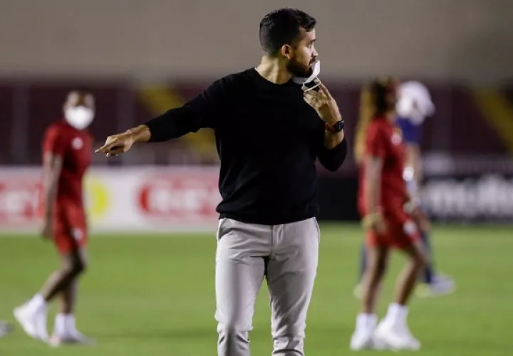 Ignacio 'Nacho' Quintana, técnico del seleccionado femenino panameño. Foto:EFE