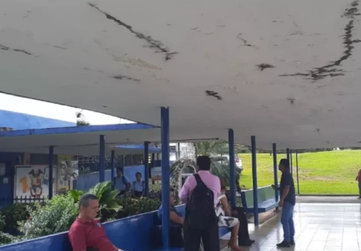 No es la primera vez que se clausura esta marquesina, ya que en el 2019 se tomó la misma decisión, sin que haya solución desde la fecha. Foto. Thays Domínguez