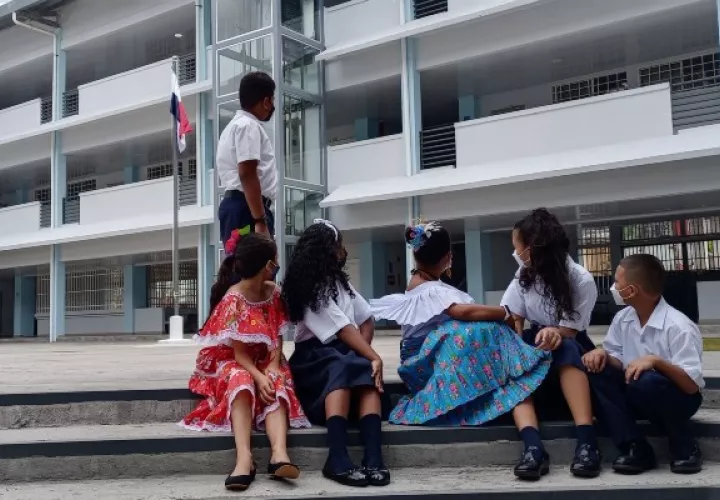 Según cifras del Ministerio de Educación la construcción de este nuevo plantel escolar alcanzó los 13 millones de dólares. Foto. Eric Montenegro