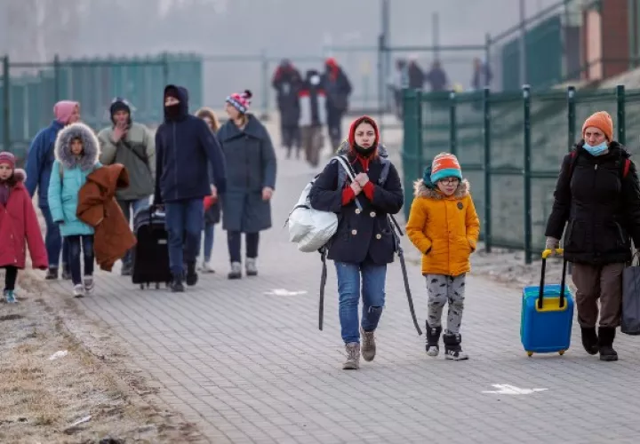 La Agencia de la ONU para los Refugiados (ACNUR) elevó a 368,000 los refugiados ucranianos. Foto:EFE