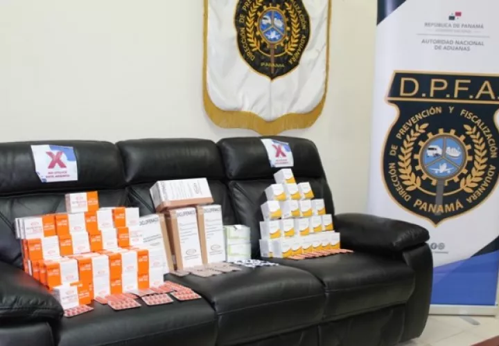 Entre los medicamentos decomisados por los funcionarios de la entidad hay Ibuprofeno, Diclofenaco, ampicilina, Novalgina. Foto. Cortesía Aduanas