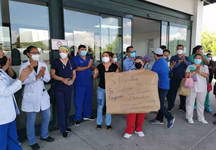 La protesta del personal médico duró unos 40 minutos. Foto. Melquiades Vásquez