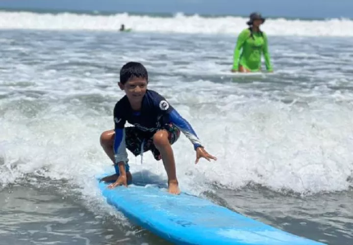 Los estudiantes  del surf deben estar en escuela primaria.