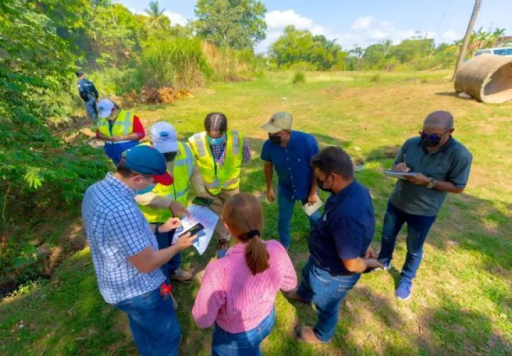 Representantes de las empresas interesadas hicieron un recorrido por el área donde pasará la obra. Foto: Grupo Epasa