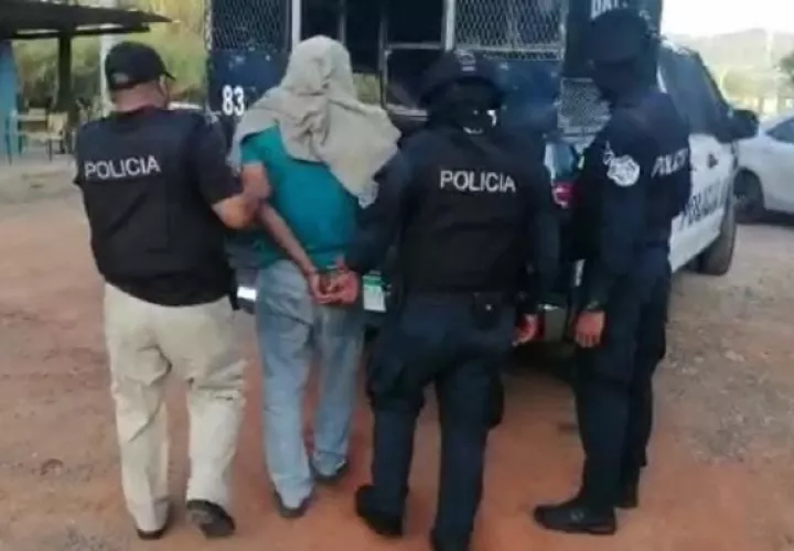 Una de las personas detenidas fue por posesión ilícita de arma de fuego. Foto: Diomedes Sánchez 