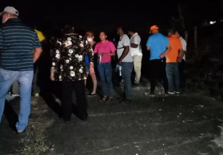 Vecinos de la barriada indicaron haber visto llegar un taxi a alta velocidad el pasado viernes. Foto. Eric Montenegro