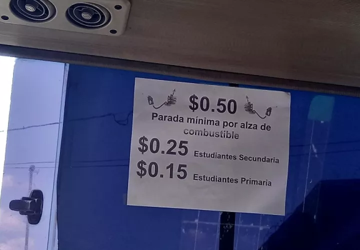 Cartel que advierte la nueva tarifa a los ususarios de La Chorrera. Foto: Luis Ávila