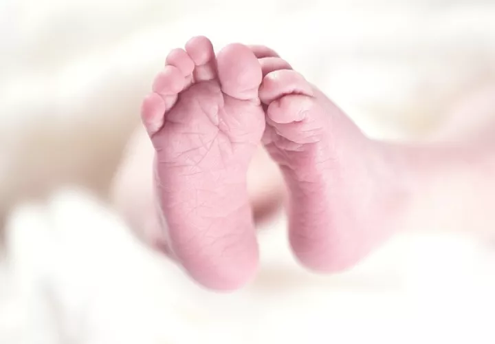 La cesárea  se realizó en la semana 33 de gestación. Foto: Pixabay