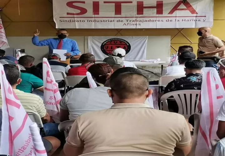 Los trabajadores de Bimbo Panamá exige un aumento salarial. Foto: Grupo Epasa