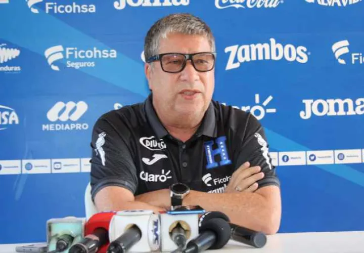 Hernán "El Bolillo" Gómez técnico de Honduras. Foto: @FenafuthOrg